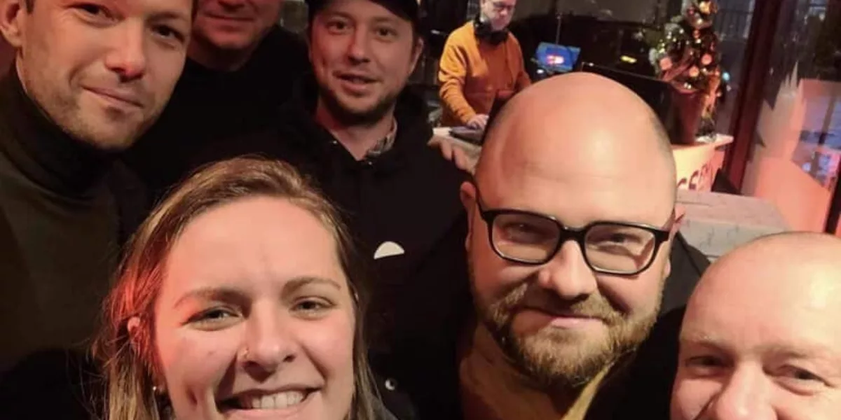 Grensrock verkocht sokken t.v.v. Warmste Week