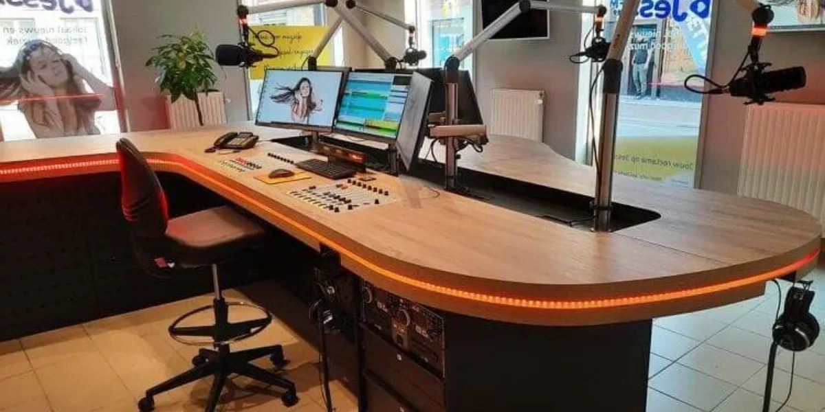 Bezoek radiostudio Jess FM tijdens Wieltjesfeesten