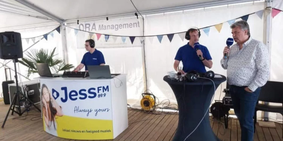 Herbeluister live uitzending tijdens 'Dag van de zorg' bij vzw De Piramide