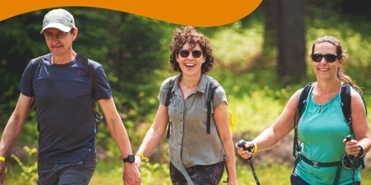 Sportbabbel met bestuur wandelclub 12 uren van Lauwe
