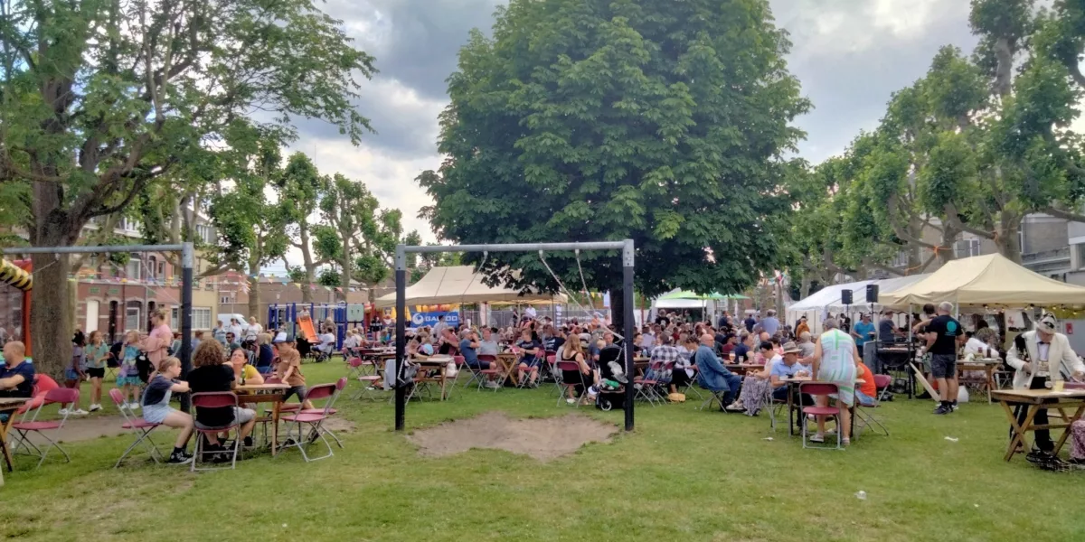Reckebilck 2025: gezellig buurtfeest op het Vander Merschplein in Menen