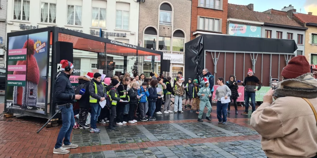 Leerlingen De Kleine Prins brachten kinderrechtenrap bij het glazen huis
