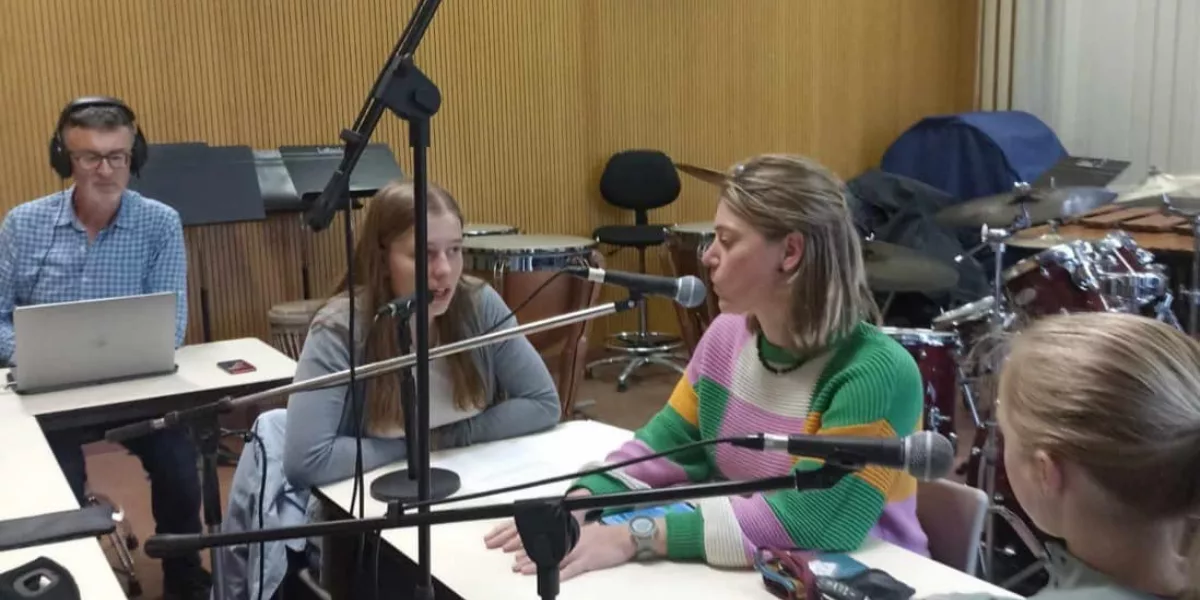 Herbeluister 'De Academie' met Kim Rigole, Joelia Wenes, Gino Lambert, Jean-Pierre Rosseel en Sil