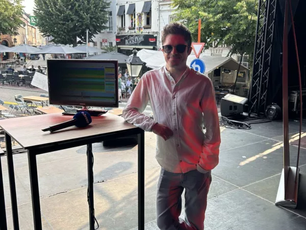 Tom Verraes zet stappen als stand-up comedian