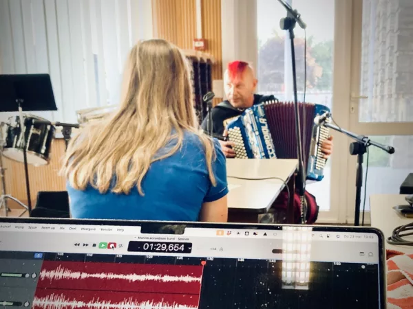 Herbeluister laatste aflevering van De Academie met o.a. Marino Punk, Geert Valcke en Hera Stragier