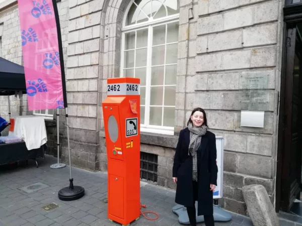 Praatpalen over E17 op zaterdagmarkt in Menen