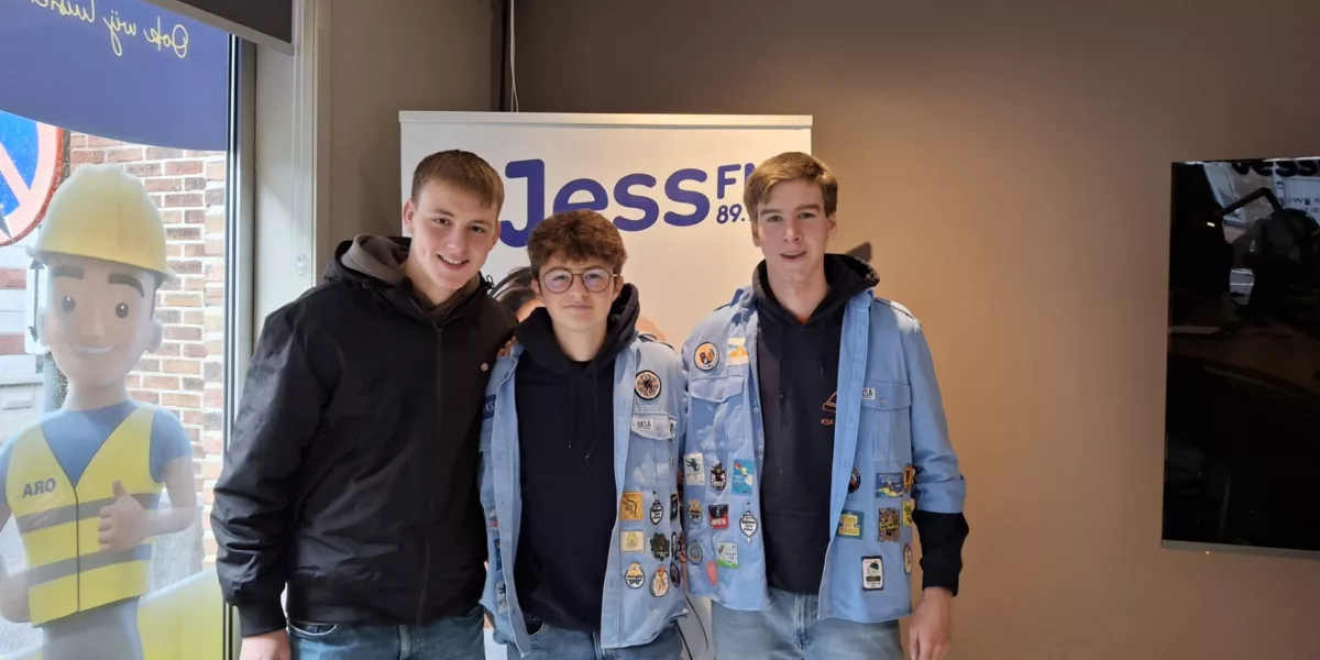 3 jongeren met als opdracht : maak promotie voor jouw jeugdfuif