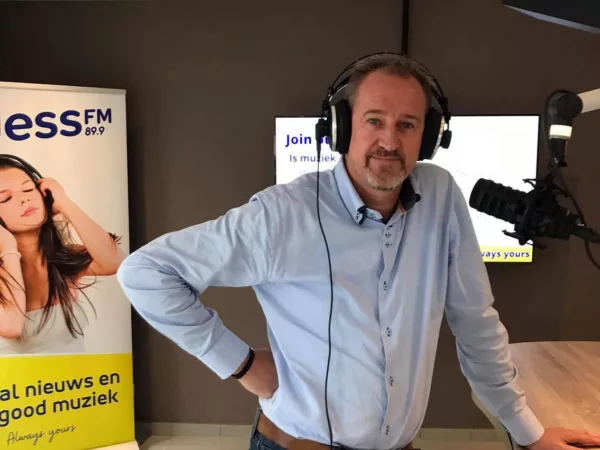 Eddy Lust en Youro Casier meten stormschade op