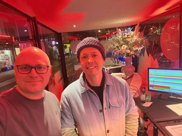 Stijn Desmet getuigde in het glazen huis over leven met longcovid