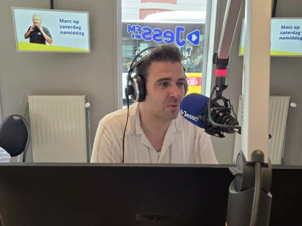 Zanger Jan Wuytens te gast in De Wonderjaren