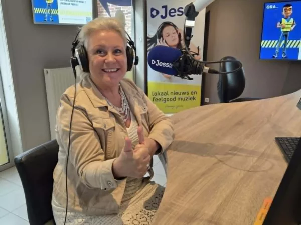 Zangeres Veronique Ke te gast in De Wonderjaren