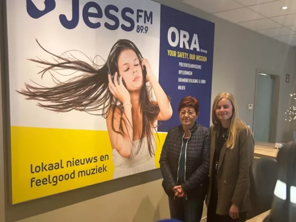 Annie en Estelle organiseren met het zorgteam Menen bezoeken bij 75+'ers