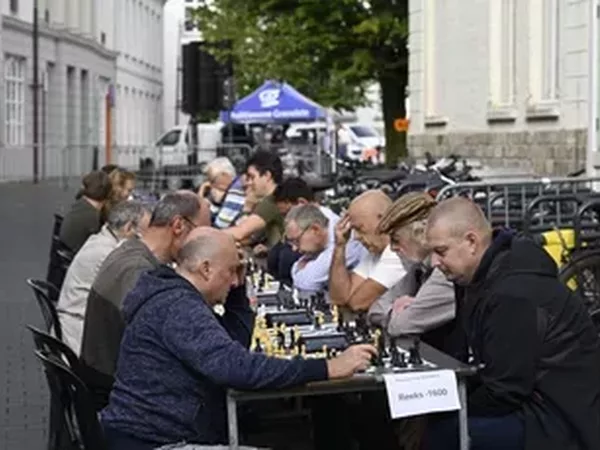 Sportbabbel met Menense Leie Schakers